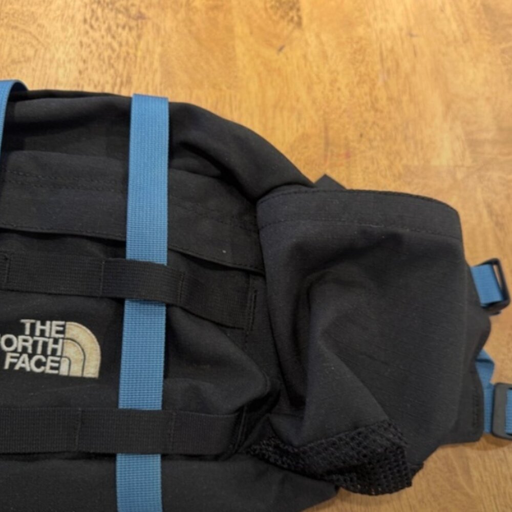 North Face Lumbar Blue Black Waist Sling Bag Fanny Pack Water Bottle Pockets - Picture 8 of 12